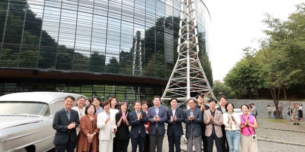 16-1. 31일 백남준아트센터에서 열린 트랜스미션, 너에게 닿기를 개막식에 참석한 이상일 용인특례시장과 내빈들의 모습.JPG