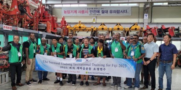 4. 지난달 29일 피지 마을지도자와 공무원 주민 등 20명이 용인특례시 농업기술센터 농기계임대사업소를 방문했다..jpg