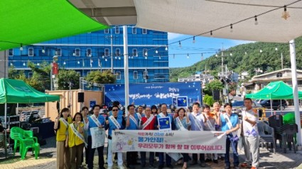 9-1. 용인특례시가 지난 2일 용인중앙시장 별빛마당 축제에서 상인회를 중심으로 지역 물가 안정 캠페인을 진행했다..jpg