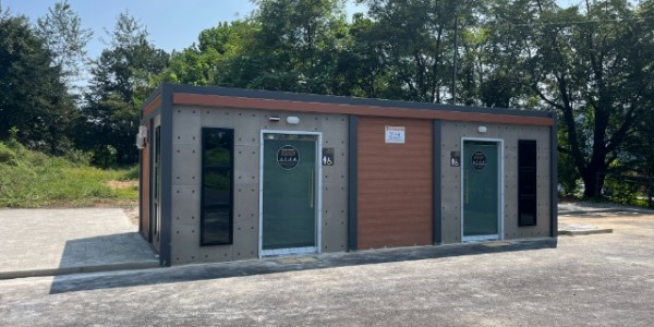 3. 송전공설묘지에 새롭게 설치된 화장실.JPG