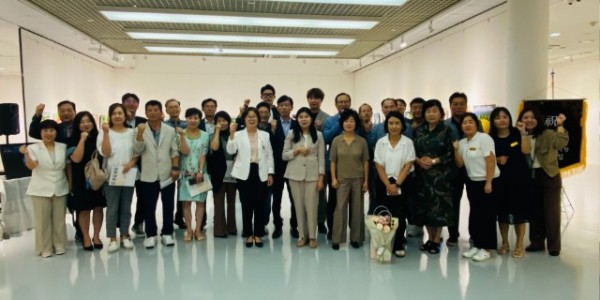 4-1. 보정동 주민자치위원회가 마련한 작품전시회 현장 모습.jpg