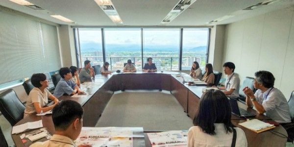 3-1. 9월 5일 용인특례시 시찰단과 일본 쿠마모토현 관계자들이 회의를 하고 있다.jpg