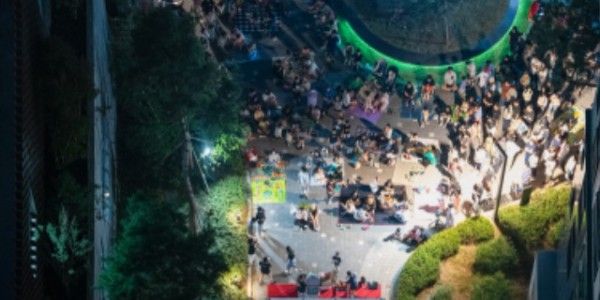 13. 영덕2동에 지난 6일 기흥푸르지오포레피스 입주민들이 어려운 이웃을 돕기 위한 성금을 전달했다. 사진은 지난 2일 열린 포레피스 입주민의 날 주민 축제..jpg