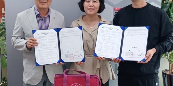 4. 신갈동 지역사회보장협의체가 지난 12일 쉐프삼촌 동백점과 건강밥상 밑반찬 지원사업 협약을 체결했다. 왼쪽부터 류상택 동 지역사회보장협의체 위원장, 동 관계자, 업체 대표..jpg