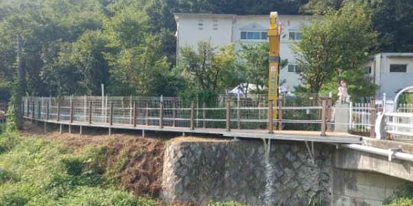 7. 처인구가 포곡읍 홍재설 지사 2대 3부자 묘소 진출입로를 개선했다..jpg