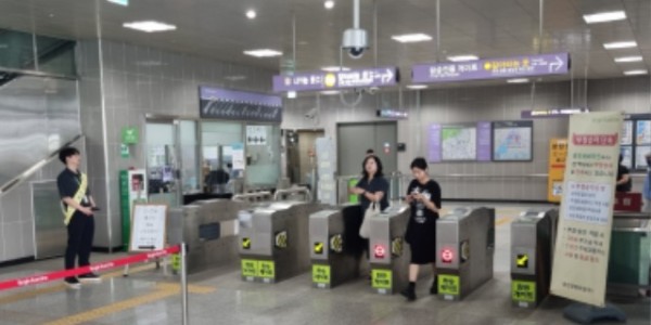 3. 용인특례시가 18일부터 22일까지 용인경전철 부정 승차를 막기 위한 특별 단속을 벌인다.jpg