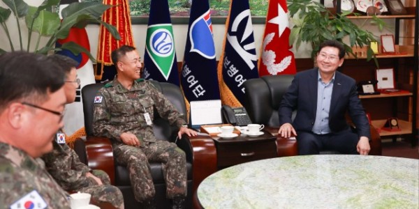 2-1. 이상일 용인특례시장이 다가오는 추석 명절을 앞두고 군부대, 소방서를 위문 방문했다.(1).jpg