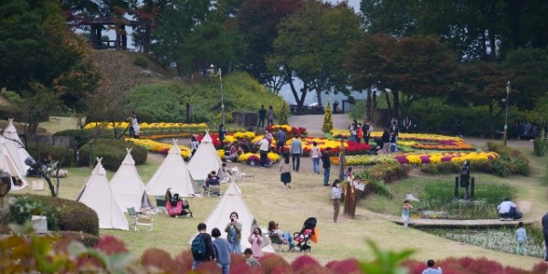 4. 용인특례시가 다음 달 14일부터 15일까지 용인농촌테마파크에서 도농어울림 행사를 개최한다. 사진은 지난 봄 열렸던 행사 모습..JPG