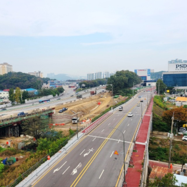 5. 용인특례시가 기흥구 공세동~고매동 1.4km 구간 교통난 개선을 위해 차로를 확장했다.jpeg