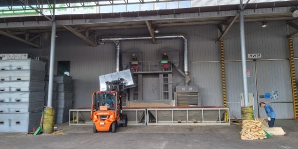 3. 용인특례시가 4일부터 2023년산 공공비축미를 매입한다. 사진은 공공비축미를 수매하는 모습..jpeg