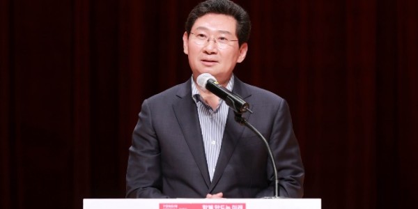 6-1. 이상일 용인특례시장이 4일 열린 제27회 노인의 날 기념식에서 축사를 하고 있다..JPG