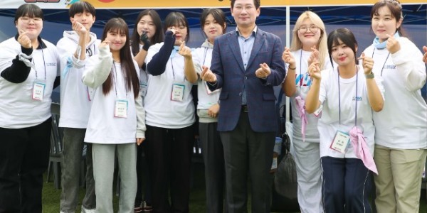 3-1. 이상일 용인특례시장이 2023년 제5회 용인시 청소년 축제에 참석해 청소년들을 격려했다..jpg