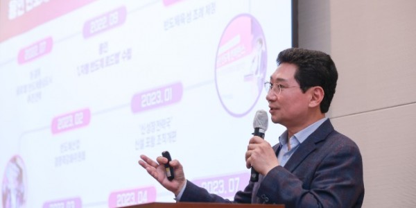 14-2. 이상일 용인특례시장은 12일전경련회관 2층 루비홀에서 ‘김창준 아카데미 26기 수강생 40명을 대상으로 “용인 르네상스, 혁신에 시동 걸다”를 주제 특강을 했다..jpg