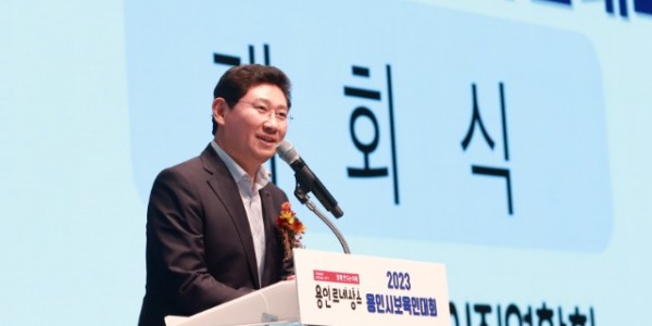 3-1. 이상일 용인특례시장이 24일 용인제일교회에서 열린 용인시보육인대회에서 인사말을 하고 있다..jpg