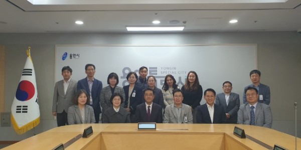 1. 지난 24일 용인시청에서 열린 _협약형 특성화고 도입을 위한 간담회_에 참석한 용인특례시, 교육부, 용인교육지원청 관계자들의 모습.jpg