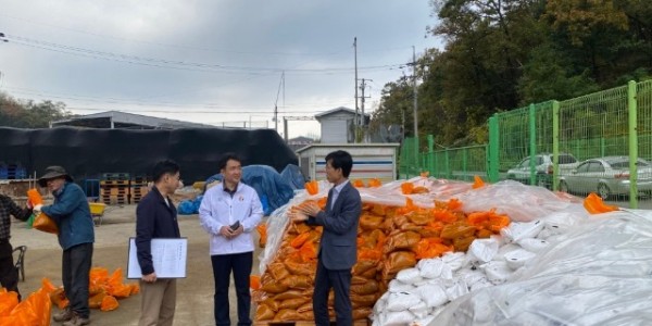 5. 기흥구가 지난 3일 신갈동 도로관리센터에서 제설자제 보유현황 등을 점검했다..jpg