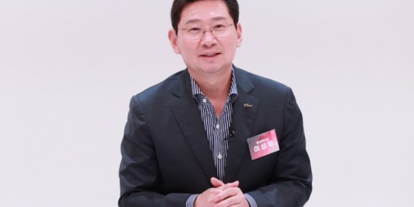 5-1. 이상일 용인특례시장은 지난 7일 동백동 용인미디어센터에서 시민과의 대화를 열고 시민 질문에 답하는 형식으로 주요 현안에 답변하는 형식으로 패널들과 의견을 나눴다..jpg