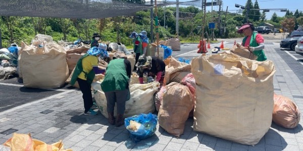 농촌폐비닐 집중 수거 및 분류 작업.jpeg