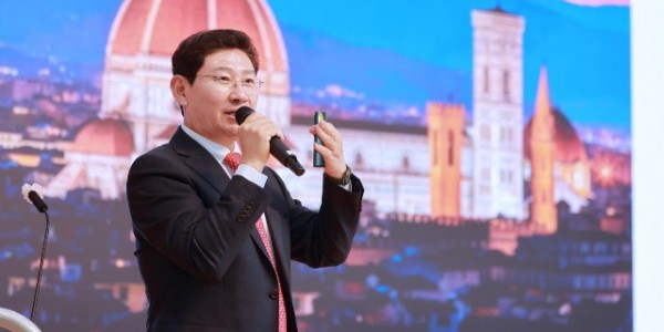 8-1. 이상일 용인특례시장이 15일 용인시농업기술센터에서 용인그린대학 학생 등 130명을 대상으로 특강을 진행했다.jpg