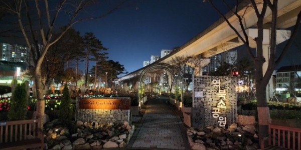 5. 경관조명이 설치된 역북소공원 모습.jpg