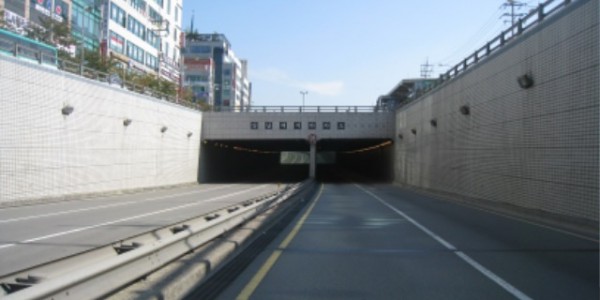 2-1. 용인특례시가 내년 지하차도 5곳에 자동진입차단기를 설치한다. 사진은 강남대지하차도.jpg