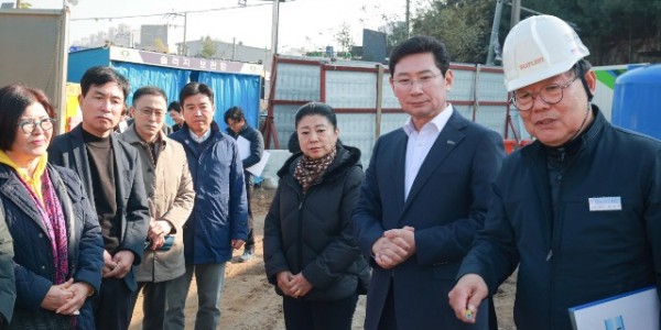 3-1. 지난 22일 지방도 315호선 지하차도 공사현장을 직접 방문한 이상일 용인특례시장.JPG