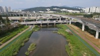 2. 용인특례시가 자전거이용 활성화대회서 우수상을 받았다. 사진은 경안천 자전거도로 모습.JPG