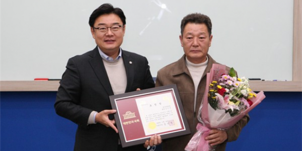 칼빈대학교 대학원 훌랄라홀에서 표창수여.png