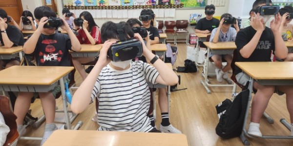 1. 용인특례시가 올해 어린이 대상 VR 안전교육을 한데 이어 내년엔 어르신 교육도 확대한다.jpg