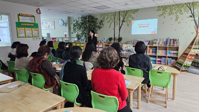 3. 20일 열린 용잍늑례시 사회복지시설 대상 아동권리교육 현장 모습.jpg