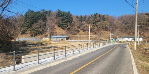 6. 용인특례시가 처인구 양지면 정수리 마을길에 인도를 설치했다.jpg