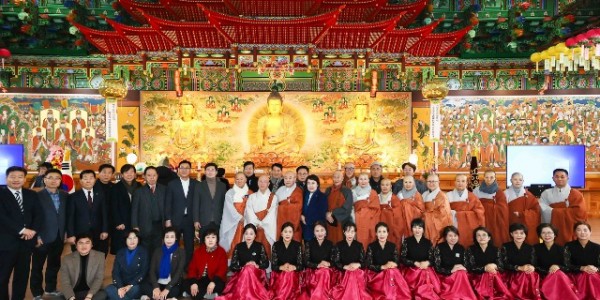 5-3. 이상일 용인특례시장은 16일 오후 처인구 역북동 용인 호국선봉사 대웅전에서 열린 ‘2023년 용인시 불교연합회 송년 법회’에 참석했다..jpg