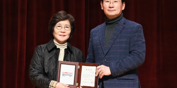 6-1. 용인특례시가 청년 우대 착한부동산 유공자에 표창했다(최윤선).jpg