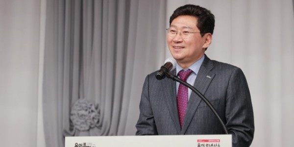 4-1. 이상일 용인특례시장이 11일 시청 컨벤션홀에서 열린 지역봉사지도원 위촉식에서 인사말을 하고 있다.JPG