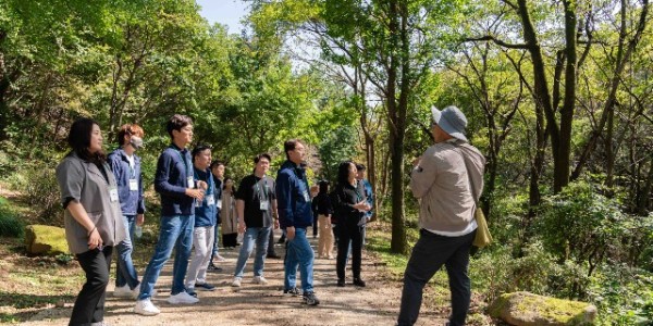 [사진4] 20231006 용인특례시의회 의원연구단체 용인특례시 바로알기2, 에버랜드 비타민 캠프 벤치마킹(1).jpg