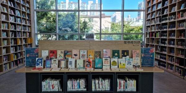 2-2. 용인특례시가 올해 공공도서관 20곳의 장서를 15만권 늘린다. 사진은 수지도서관 열람실..jpg