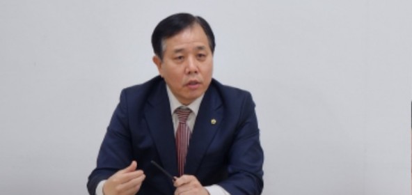 [특집 인터뷰] 용…