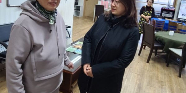 6. 상현3동이 지난 25일 한파 쉼터로 지정된 광교 휴먼시아 41단지 경로당의 난방 상태 등을 점검했다..jpg