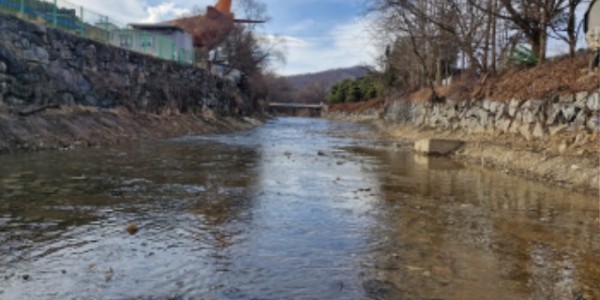 2. 수지구가 최근 대장1교 인근 동막천의 준설을 완료했다..jpg