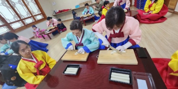 9-1. 용인특례시가 설 명절을 앞두고 다문화 가족을 대상으로 설 명절 체험 프로그램을 운영했다..jpg