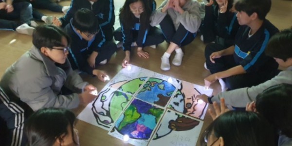 6-1. 용인특례시 기흥구 동백중학교에서 학생들이 환경캠프 활동을 하고 있다..jpg