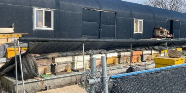 2. 용인시의 한 양봉 농가의 모습.jpg