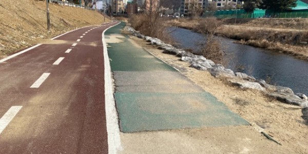 4. 처인구가 자전거도로와 산책로 정비사업을 추진한다. 사진은 경안천 일원..jpg