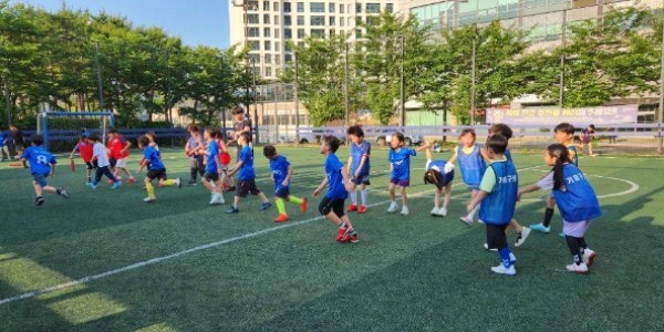 6. 기흥구가 생활체육 프로그램을 운영한다. 유소년 풋살 프로그램 운영 모습..jpg