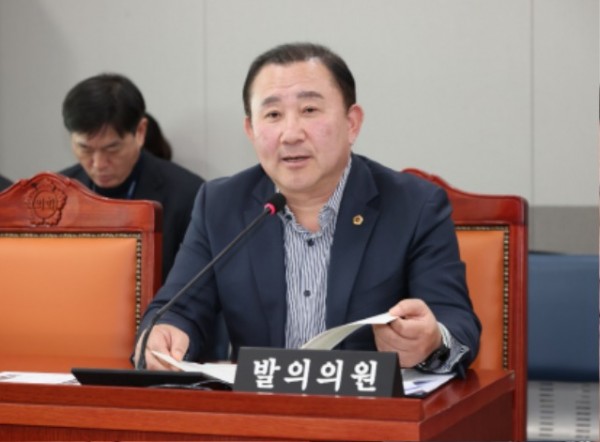 240226 김철진 의원, ‘경기도 일.휴양연계관광산업 육성 및 지원 조례안’ 상임위 통과...워케이션 활성화 기대 (2).jpg