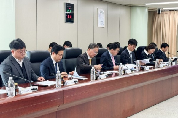 1-1. 용인특례시는 지난 27일 서울 한전 아트센터 대회의실에서 용인 반도체 국가첨단전략산업 특화단지 전력공급 유관기관 TF 첫 회의에 참석했다..jpg