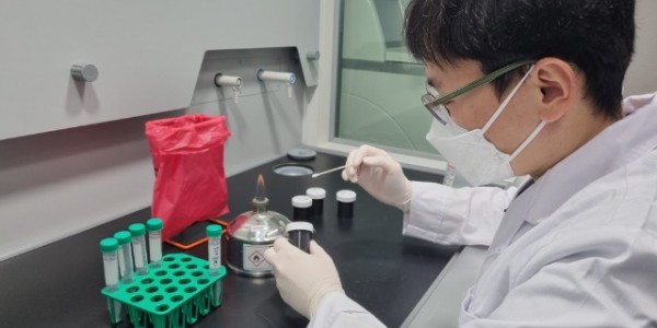 사진_돼지+분변+검사+실험 (1).jpeg