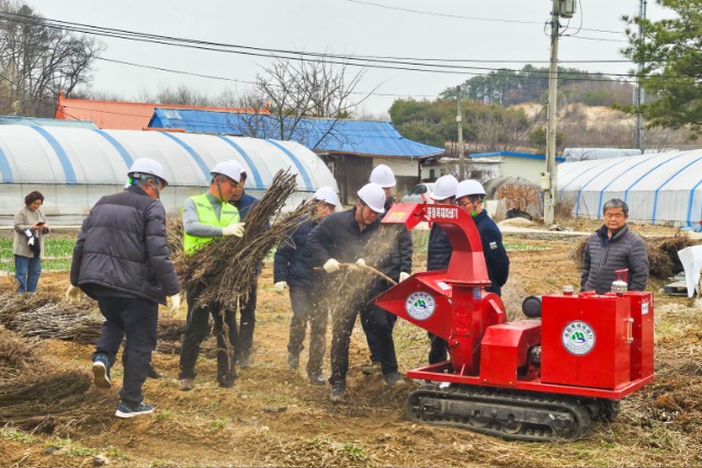 4. 용인특례시가 올해부터 영농부산물 파쇄지원단을 운영한다.jpg