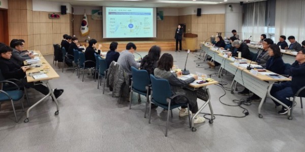 6. 용인특례시는 지난달 29일 시청 비전홀에서 지속가능한 먹거리 체계 구축을 위한 ‘용인시 지역먹거리 계획 수립 연구용역’ 중간 보고회를 개최했다..jpg