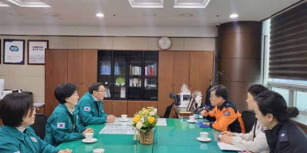 3. 지난 5일 류광열 용인특례시 제1부시장이 안기승 용인소방서장을 만나 의료체계 협력 방안 등에 대해 의견을 교환했다..jpg